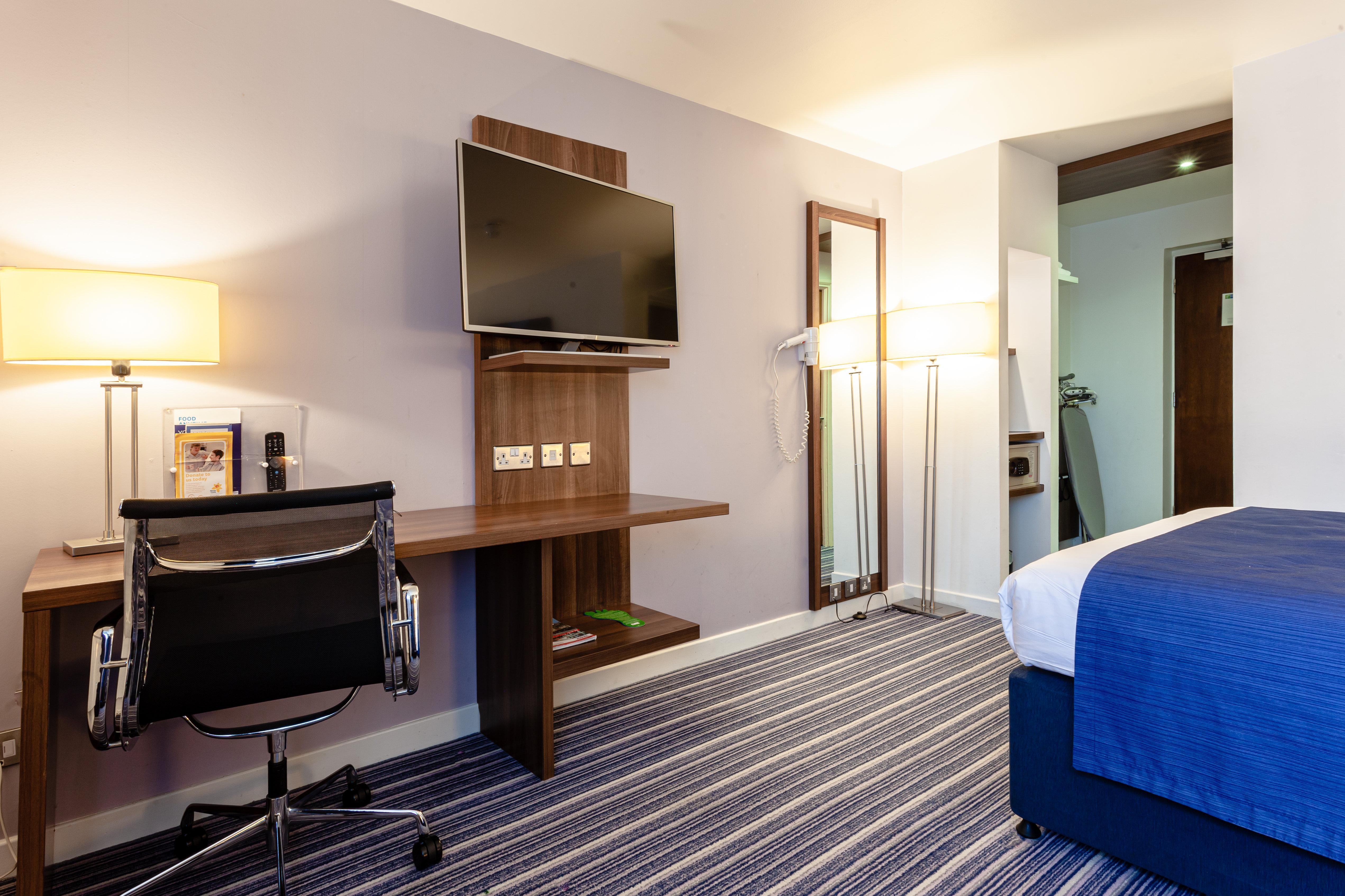 Holiday Inn Express Edinburgh Airport, An Ihg Hotel Ingliston Eksteriør billede