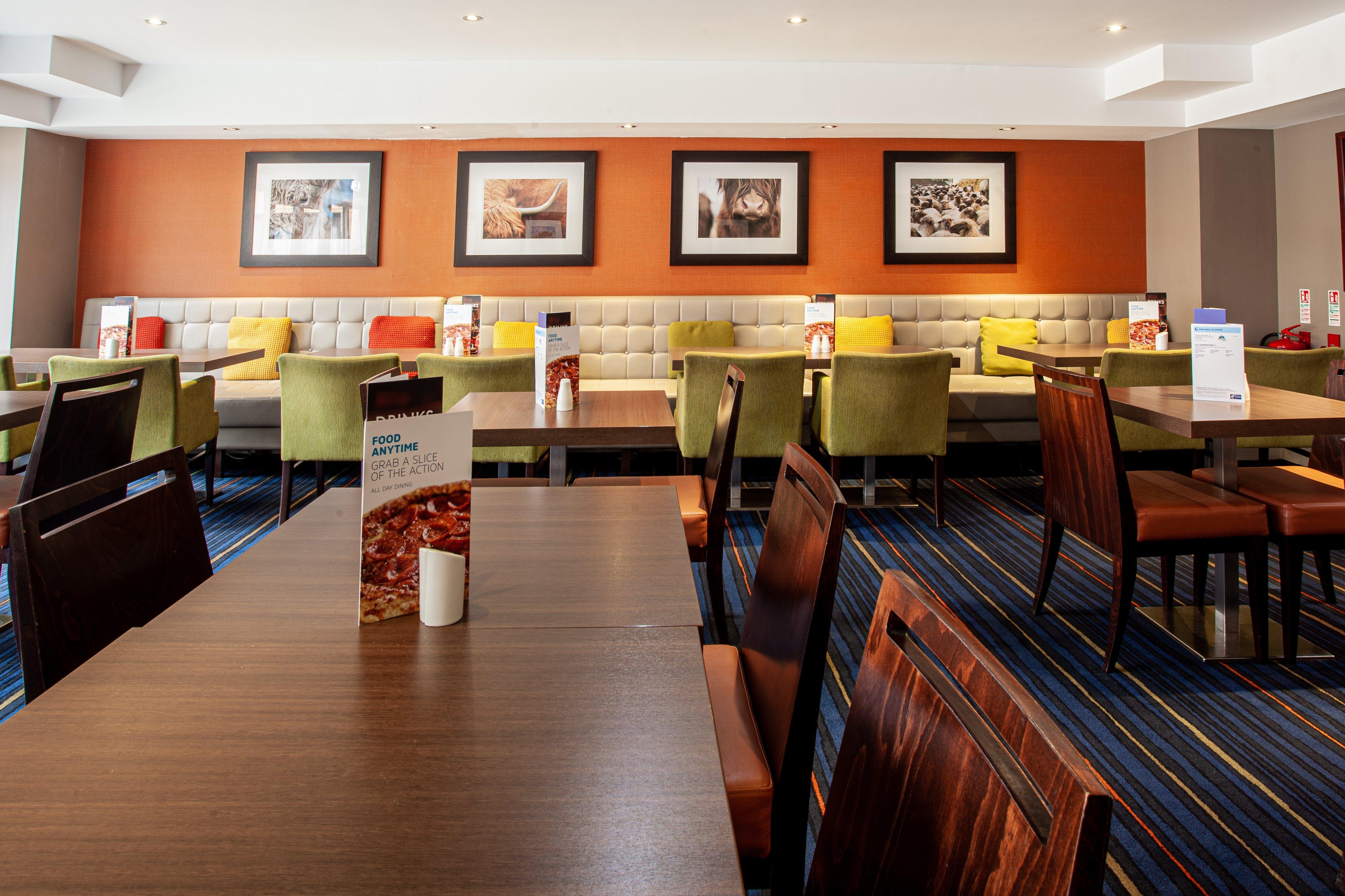 Holiday Inn Express Edinburgh Airport, An Ihg Hotel Ingliston Eksteriør billede