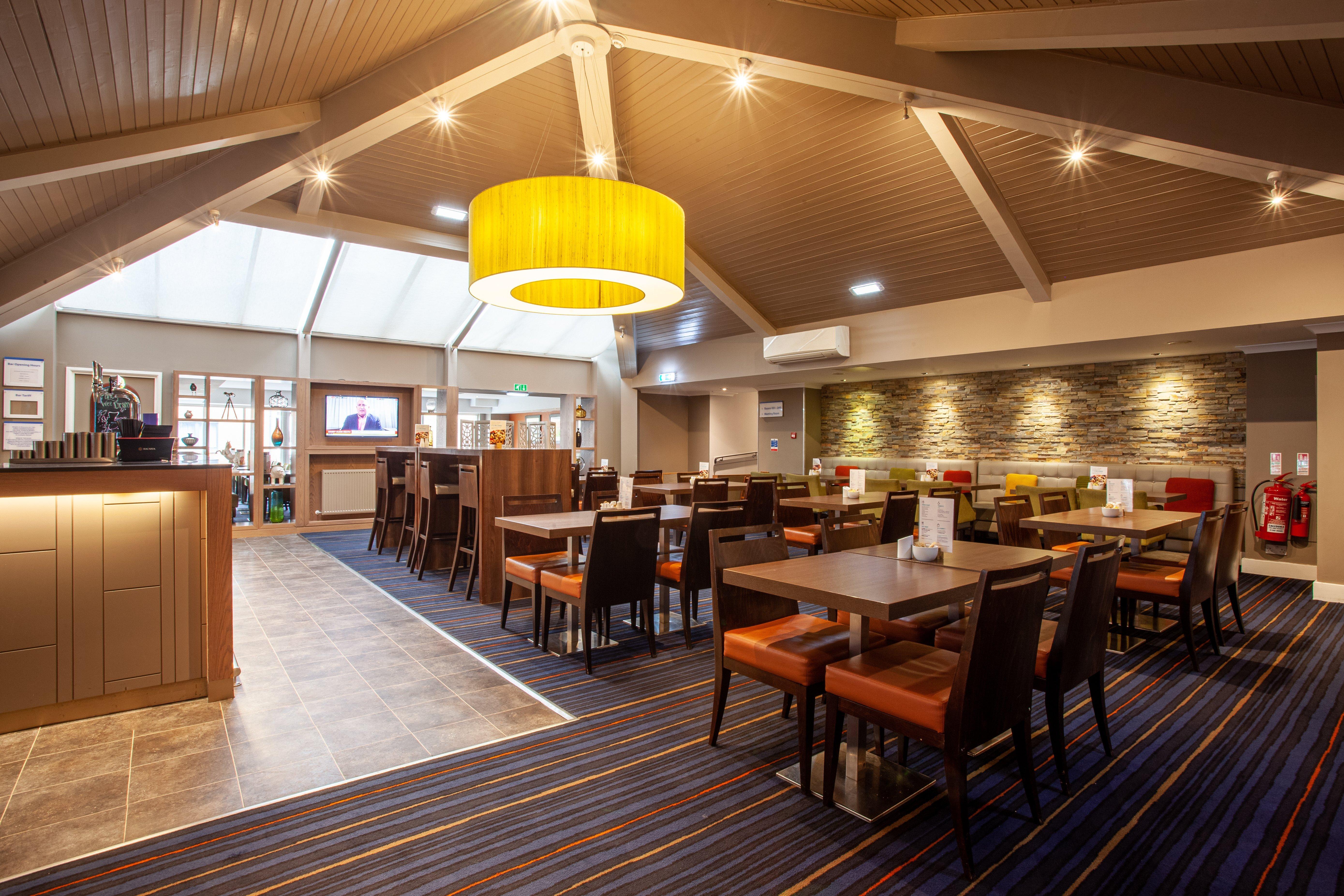 Holiday Inn Express Edinburgh Airport, An Ihg Hotel Ingliston Eksteriør billede