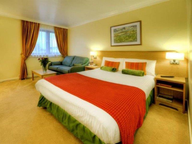 Holiday Inn Express Edinburgh Airport, An Ihg Hotel Ingliston Eksteriør billede