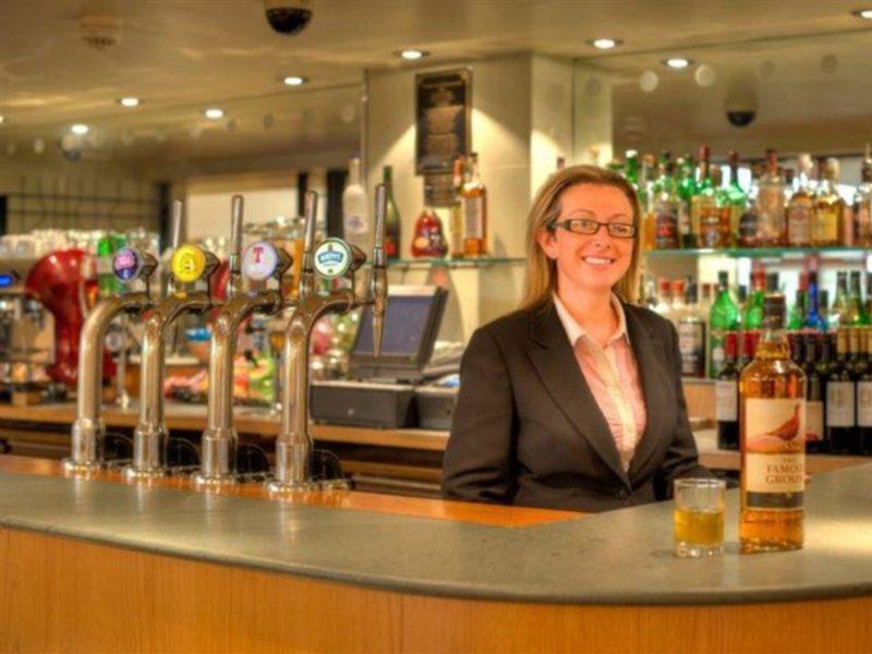 Holiday Inn Express Edinburgh Airport, An Ihg Hotel Ingliston Eksteriør billede